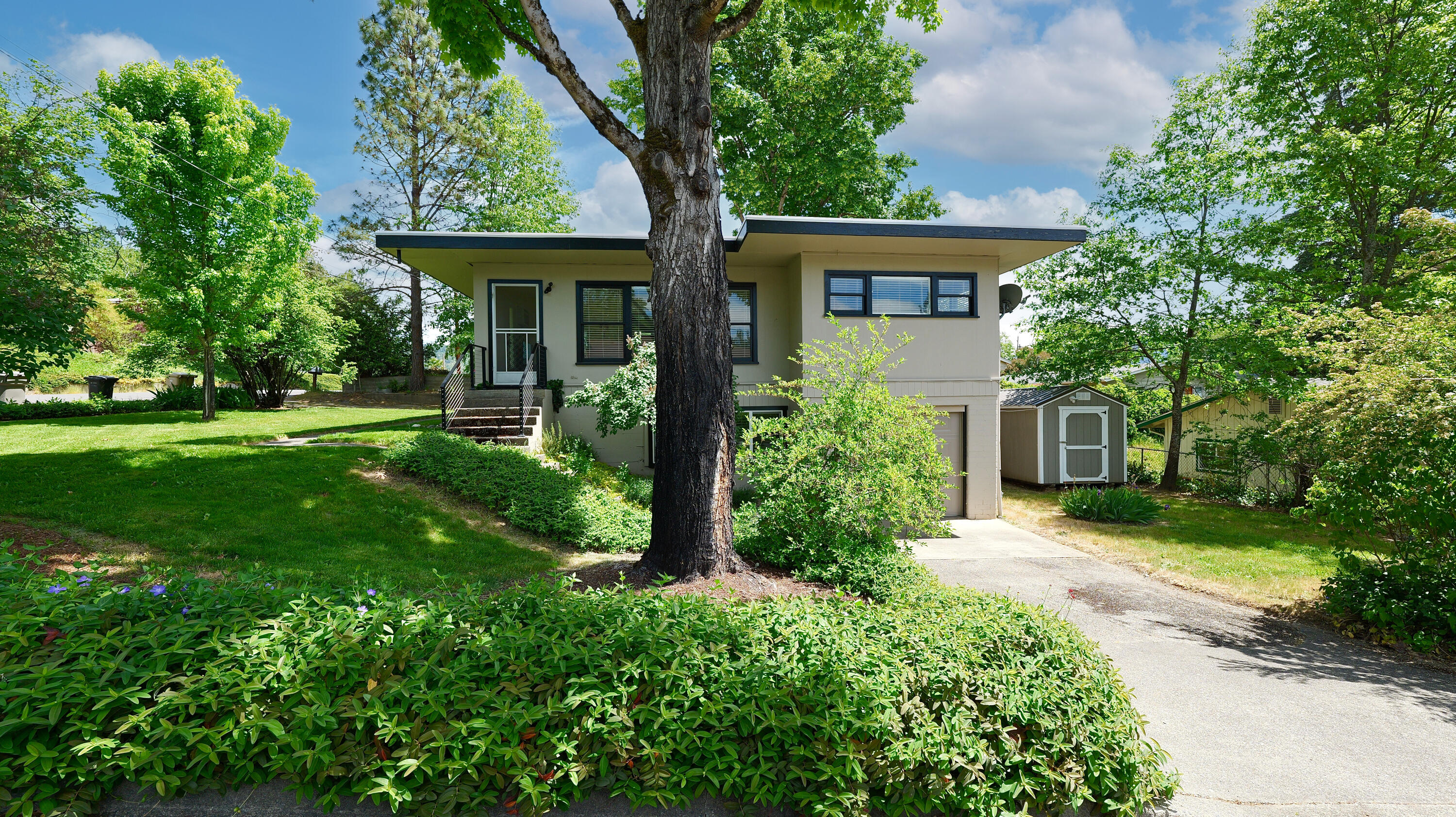 1141 NW Sunset Drive