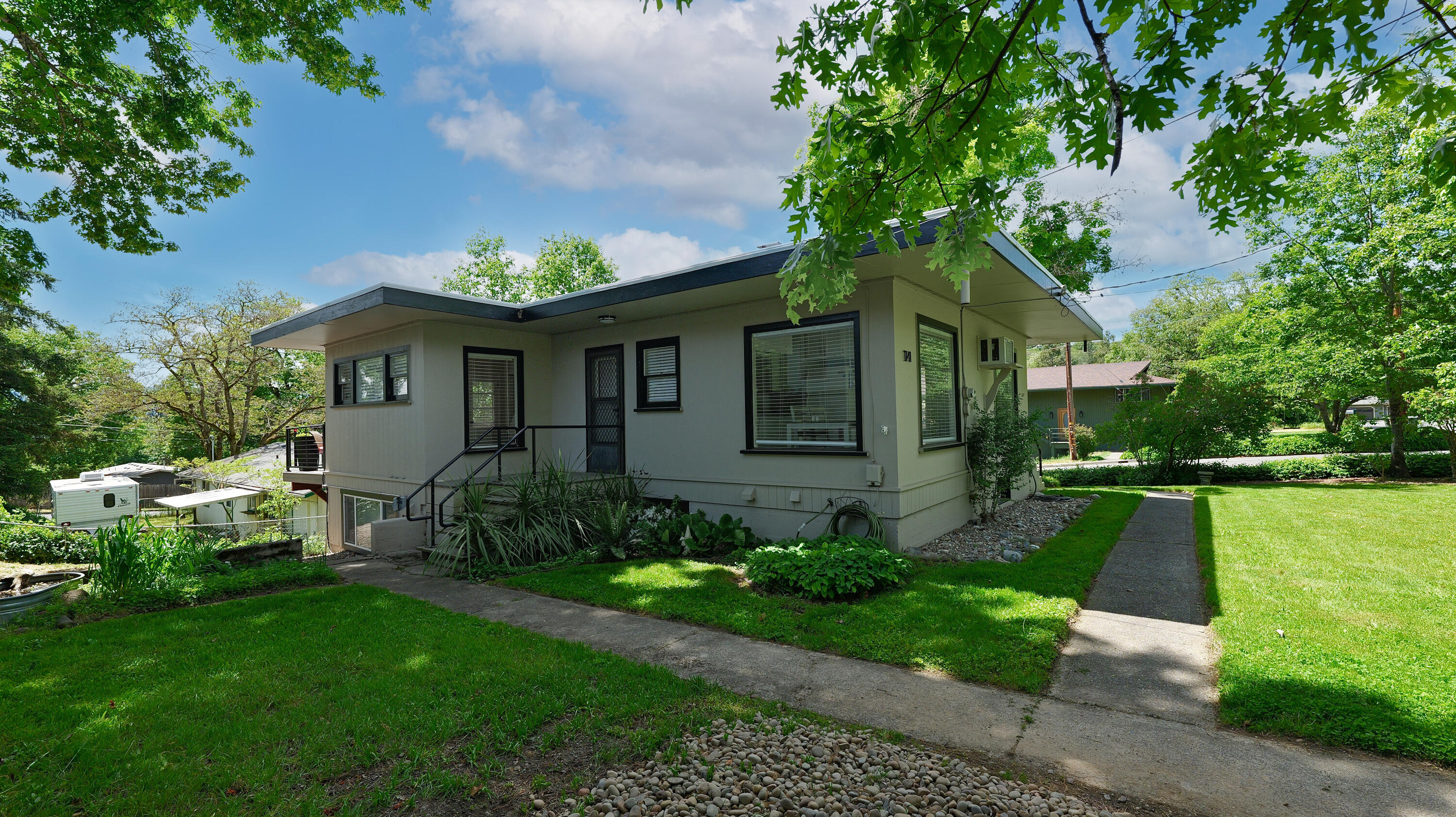 1141 NW Sunset Drive