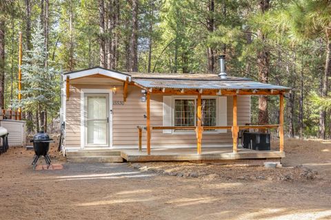 Photo of 15530 Rim Drive, La Pine, OR 97739 (MLS # 220217250)