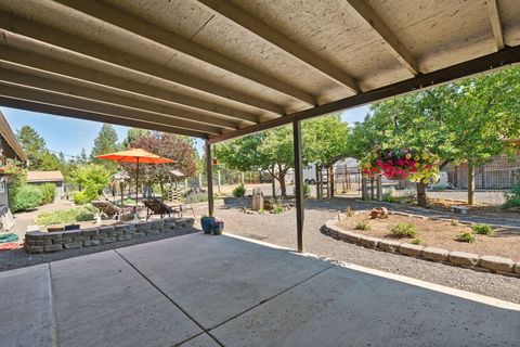 Tiny photo for 50808 S Huntington Road, La Pine, OR 97739 (MLS # 220205675)