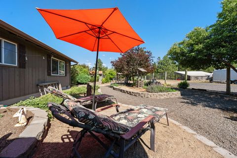 Tiny photo for 50808 S Huntington Road, La Pine, OR 97739 (MLS # 220205675)