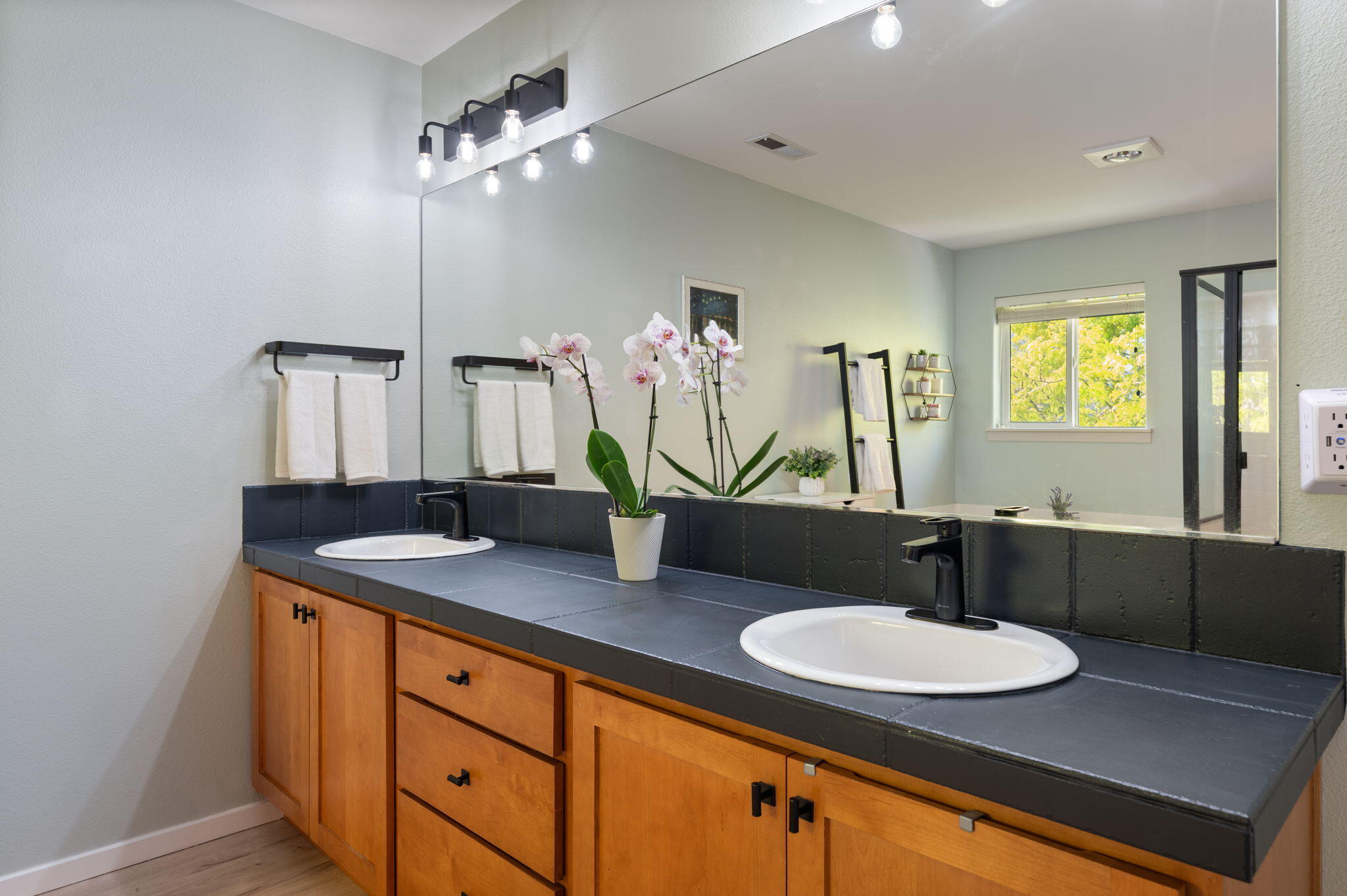 Ni Lah Sha Village - Residential