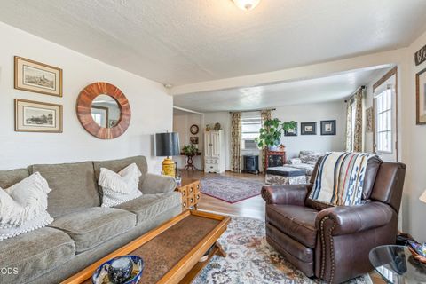 Tiny photo for 845 NW Claypool Street, Prineville, OR 97754 (MLS # 220225958)