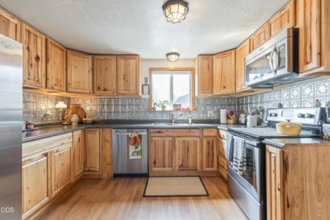 Tiny photo for 845 NW Claypool Street, Prineville, OR 97754 (MLS # 220225958)