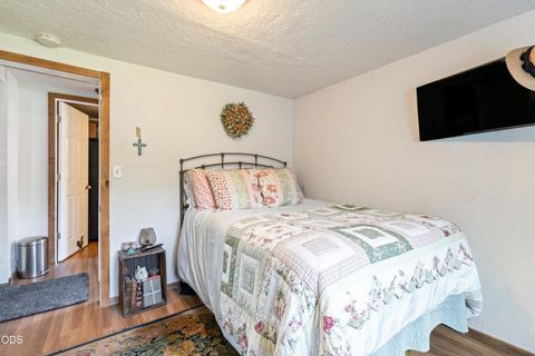 Tiny photo for 845 NW Claypool Street, Prineville, OR 97754 (MLS # 220225958)