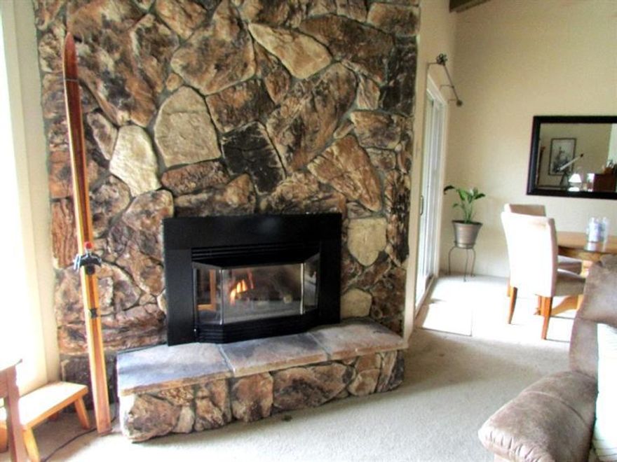 You'll love this tastefully remodeled Medford Heights Townhouse, w/main floor master and outstanding views! Newer kitchen, paint, tile floors, master bath, toilets, granite vanity, cabinets along with all new windows and sliders, new Trex deck, HVAC duct work and HEPA furnace filter. All you have to do is move in... and enjoy! With most all outside maintenance taken care of, you'll have more time to pursue the amenities offered to residents...like the beautiful pool and club house. Conveniently located in Old East Medford, shopping and healthcare are close by, and the quiet neighborhood is perfect for a leisurely morning or evening stroll. Yes, this terrific town home truly offers the best of both worlds. See for yourself - take a tour today!