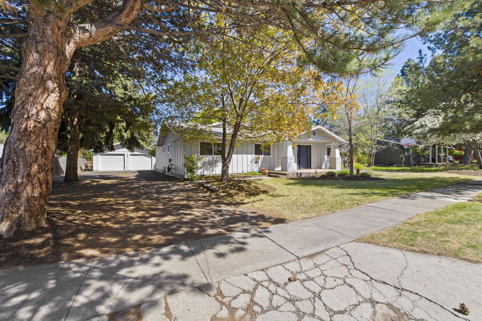 2182 NE Edgewood Street