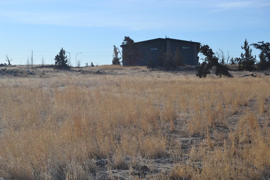 Great opportunity for owner occupied live/work building. Zoning Includes all light Industrial uses plus some commercial options. Live component not a requirement for the development. Enterprise Zone benefits for owner user.