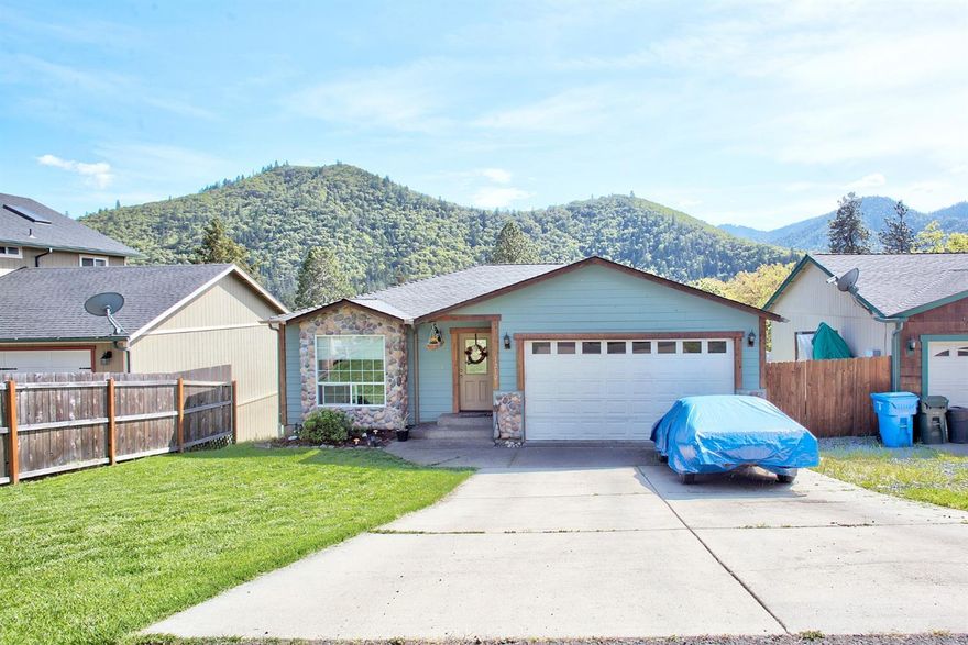 Bold, beautiful, northwest contemporary craftsman style 3 bed, 2 bath home with spectacular mountain views. This home is move in ready and close to town and I-5 exit 40. Fresh updates throughout, terrific kitchen for the gourmet, deck off the kitchen, elegant gas fireplace in the open concept living area. Call for your personal tour today!