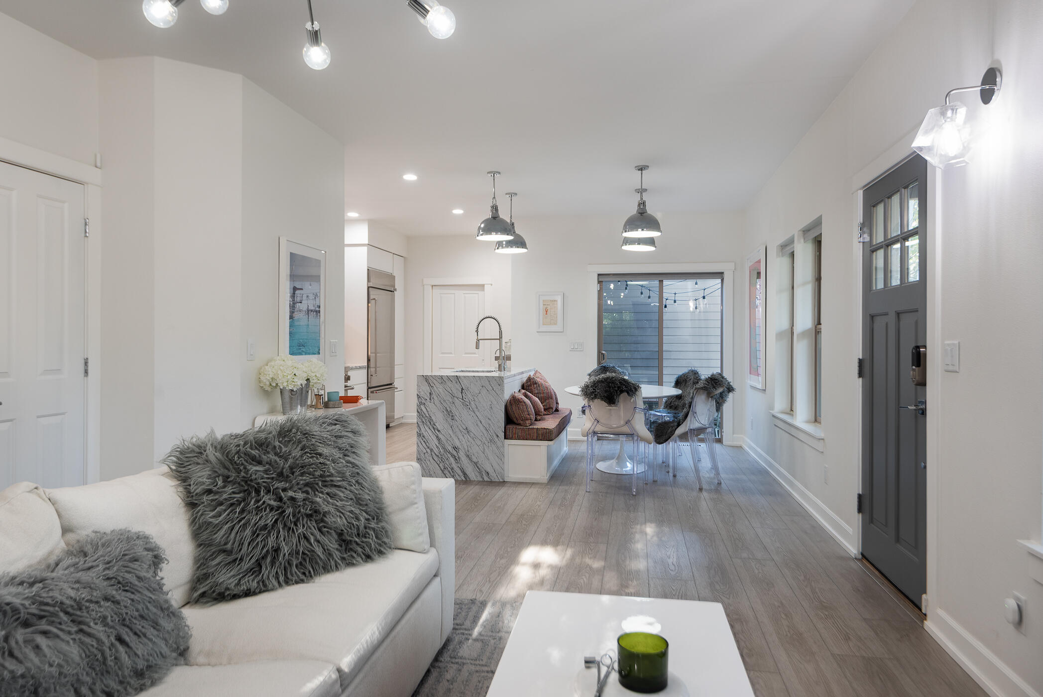 1576 NW Mt Washington
