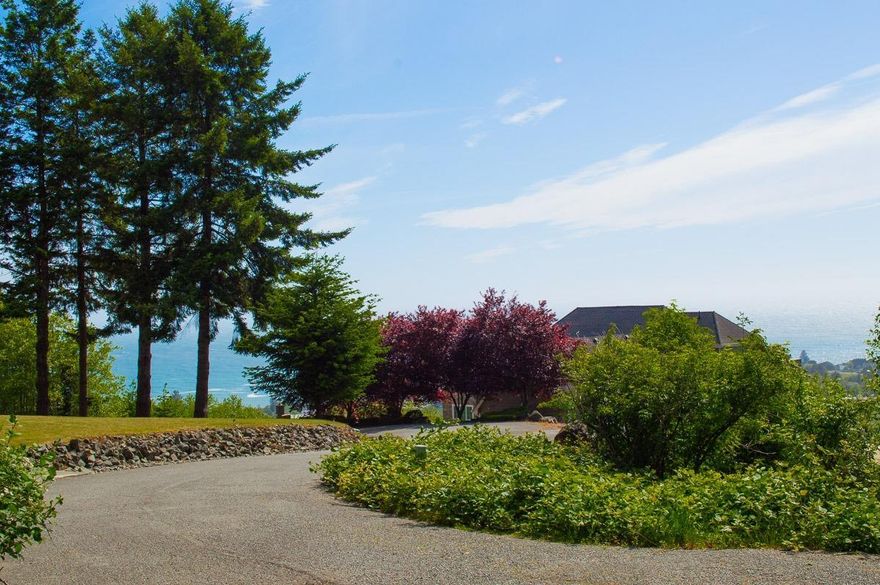 PRICE REDUCED! Panoramic ocean views from top of the hill! End of the road cul-de-sac location for privacy. Area of large high-end homes. Down-sloped from paved street, with district water and electricity available. Terms: Cash or seller may carry with $10,000 down at 5% interest for 5 years. Payments would be $660.49 per month. Seller may also consider other terms.