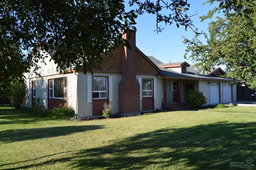 Wide open view of neighboring farms and Three Sisters. Close to Nine peaks Golf Course.