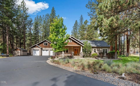 Photo of 69987 West Meadow Parkway, Sisters, OR 97759 (MLS # 220223115)