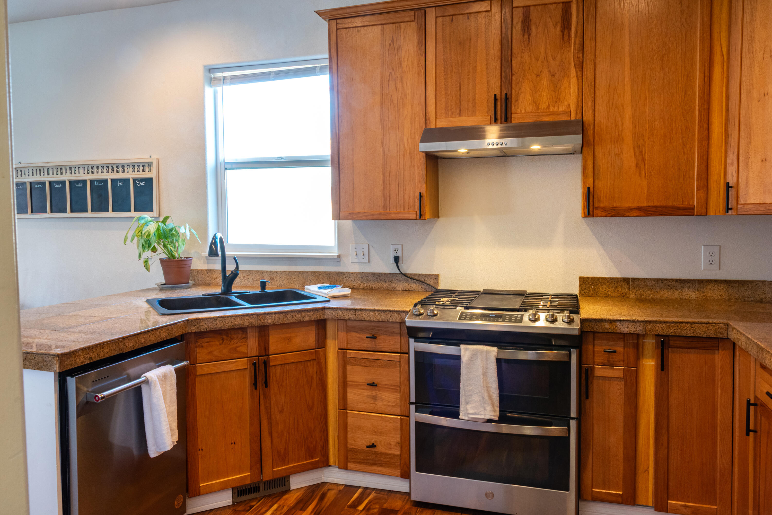 1162 SW Canyon Drive