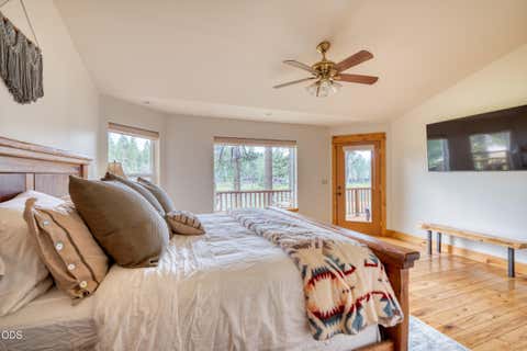 Tiny photo for 17051 Upland Road, Bend, OR 97707 (MLS # 220226935)