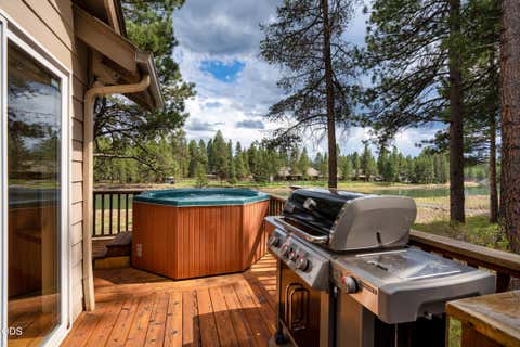 Tiny photo for 17051 Upland Road, Bend, OR 97707 (MLS # 220226935)