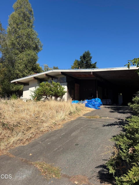 Photo of 1016 NE A Street, Grants Pass, OR 97526 (MLS # 220229316)
