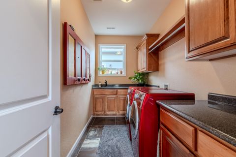 Tiny photo for 3821 Sherwood Park Drive, Medford, OR 97504 (MLS # 220215208)