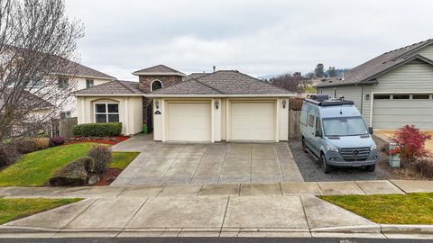 Tiny photo for 3821 Sherwood Park Drive, Medford, OR 97504 (MLS # 220215208)