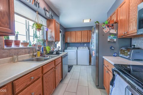 Tiny photo for 10756 Preddy Avenue, Klamath Falls, OR 97603 (MLS # 220223530)