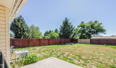 Tiny photo for 10756 Preddy Avenue, Klamath Falls, OR 97603 (MLS # 220223530)