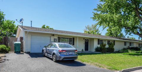 Tiny photo for 10756 Preddy Avenue, Klamath Falls, OR 97603 (MLS # 220223530)
