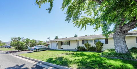 Tiny photo for 10756 Preddy Avenue, Klamath Falls, OR 97603 (MLS # 220223530)