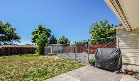 Tiny photo for 10756 Preddy Avenue, Klamath Falls, OR 97603 (MLS # 220223530)