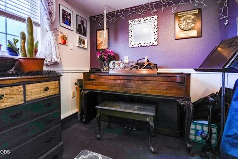 Tiny photo for 10756 Preddy Avenue, Klamath Falls, OR 97603 (MLS # 220223530)