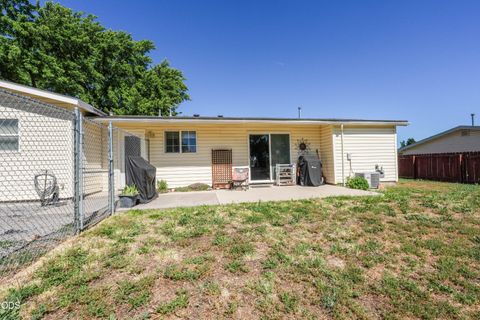 Tiny photo for 10756 Preddy Avenue, Klamath Falls, OR 97603 (MLS # 220223530)
