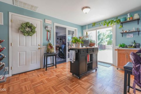 Tiny photo for 10756 Preddy Avenue, Klamath Falls, OR 97603 (MLS # 220223530)