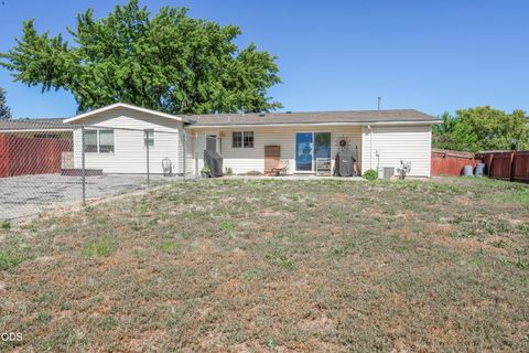 Tiny photo for 10756 Preddy Avenue, Klamath Falls, OR 97603 (MLS # 220223530)
