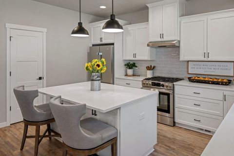 Tiny photo for 1151 N Jantzen Court, Sisters, OR 97759 (MLS # 220213839)