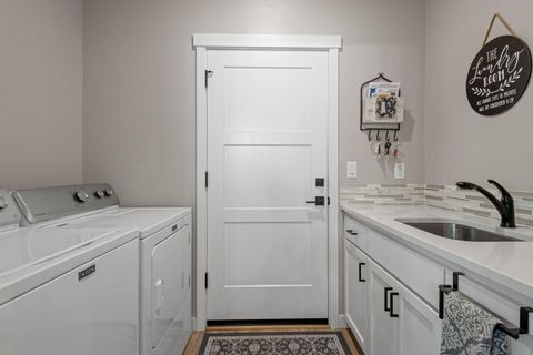 Tiny photo for 1151 N Jantzen Court, Sisters, OR 97759 (MLS # 220213839)