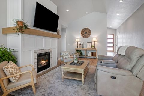 Tiny photo for 1151 N Jantzen Court, Sisters, OR 97759 (MLS # 220213839)