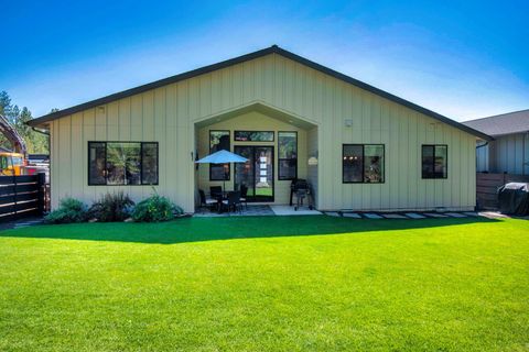 Tiny photo for 1151 N Jantzen Court, Sisters, OR 97759 (MLS # 220213839)