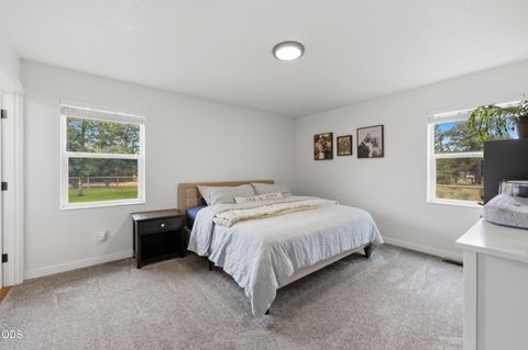 Tiny photo for 4444 NE 40th Street, Redmond, OR 97756 (MLS # 220223229)