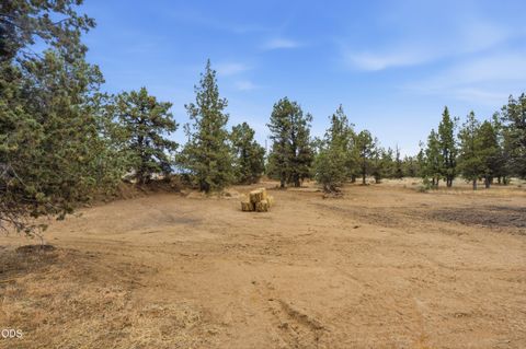 Tiny photo for 4444 NE 40th Street, Redmond, OR 97756 (MLS # 220223229)