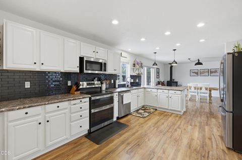 Tiny photo for 4444 NE 40th Street, Redmond, OR 97756 (MLS # 220223229)