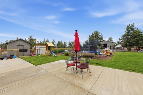 Tiny photo for 4444 NE 40th Street, Redmond, OR 97756 (MLS # 220223229)