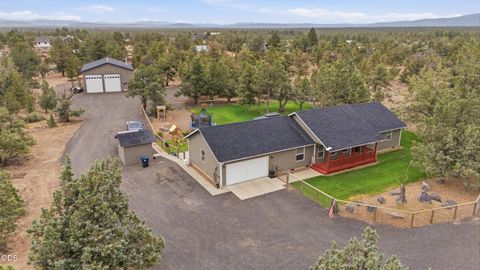 Photo of 4444 NE 40th Street, Redmond, OR 97756 (MLS # 220223229)