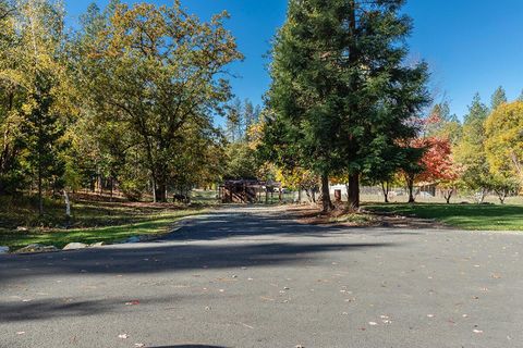 Tiny photo for 4027 Azalea Drive, Grants Pass, OR 97526 (MLS # 220211572)