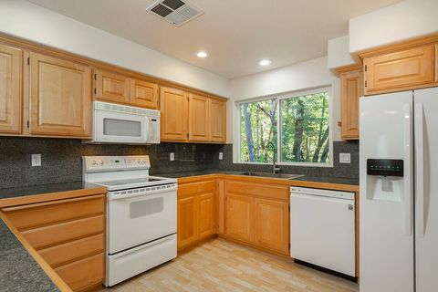 Tiny photo for 4027 Azalea Drive, Grants Pass, OR 97526 (MLS # 220211572)
