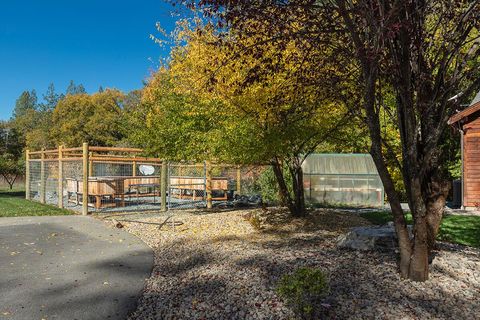 Tiny photo for 4027 Azalea Drive, Grants Pass, OR 97526 (MLS # 220211572)