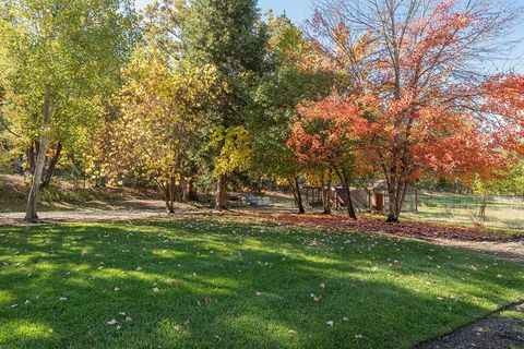 Tiny photo for 4027 Azalea Drive, Grants Pass, OR 97526 (MLS # 220211572)