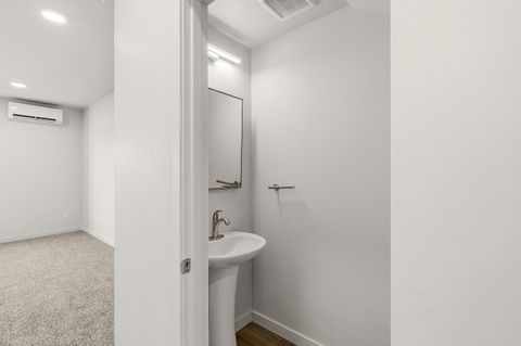 Tiny photo for 2028 Sunset Drive #2, Medford, OR 97501 (MLS # 220213404)