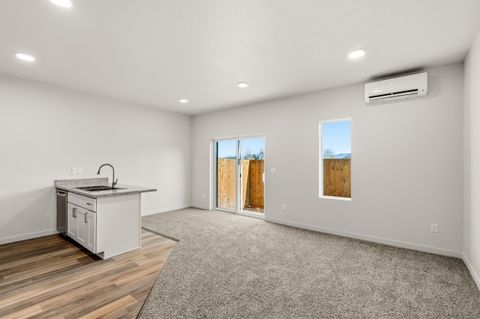 Tiny photo for 2028 Sunset Drive #2, Medford, OR 97501 (MLS # 220213404)