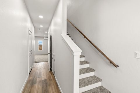 Tiny photo for 2028 Sunset Drive #2, Medford, OR 97501 (MLS # 220213404)