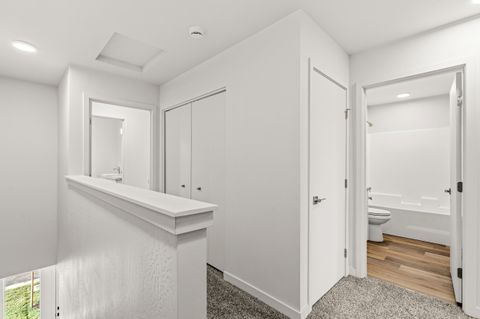 Tiny photo for 2028 Sunset Drive #2, Medford, OR 97501 (MLS # 220213404)