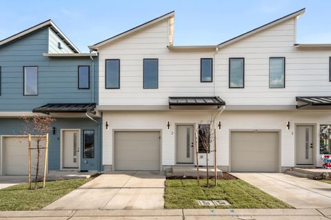 Photo of 2028 Sunset Drive #2, Medford, OR 97501 (MLS # 220213404)